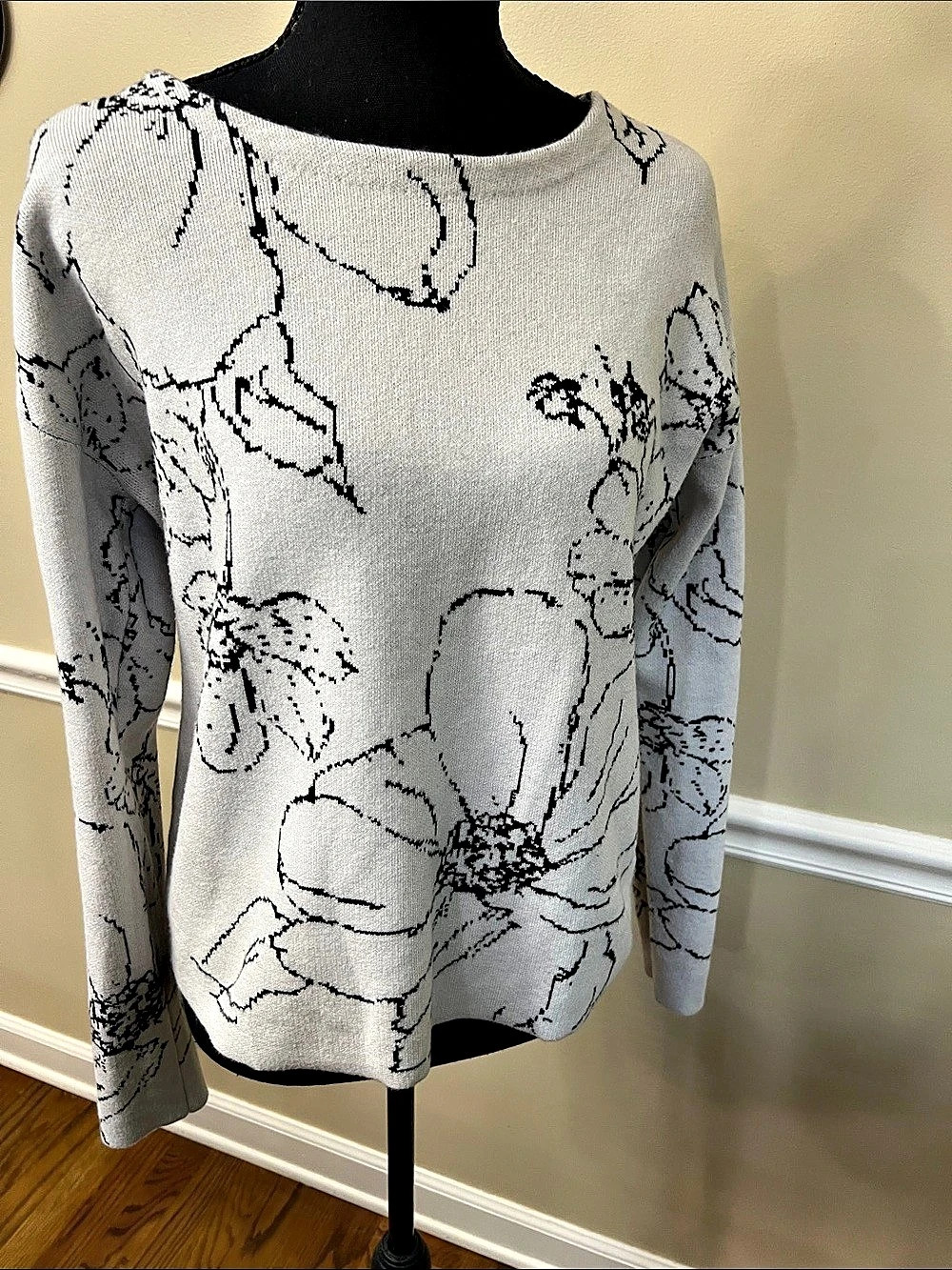 Tahari Floral Crew Neck Sweater in White & Black